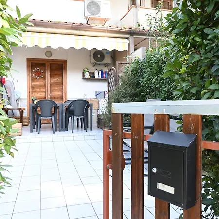M424 - Marcelli, Bilocale Al Piano Terra In Zona Tranquilla Apartment
